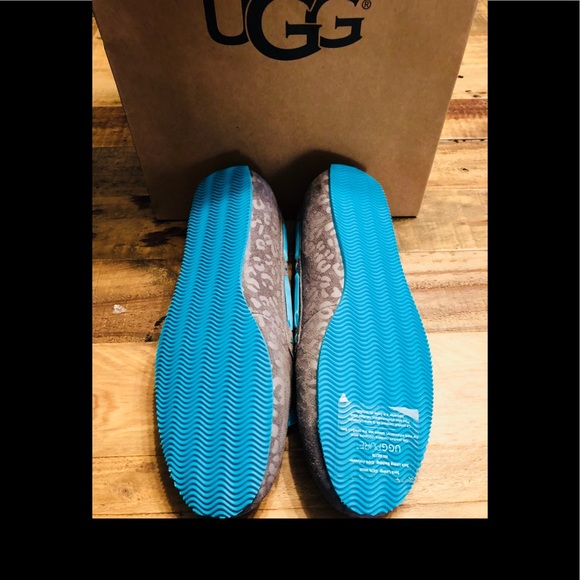 💃🏽SOLD💃🏽  I ❤️ UGG - UGG Moccasins/Slippers - Picture 2 of 2